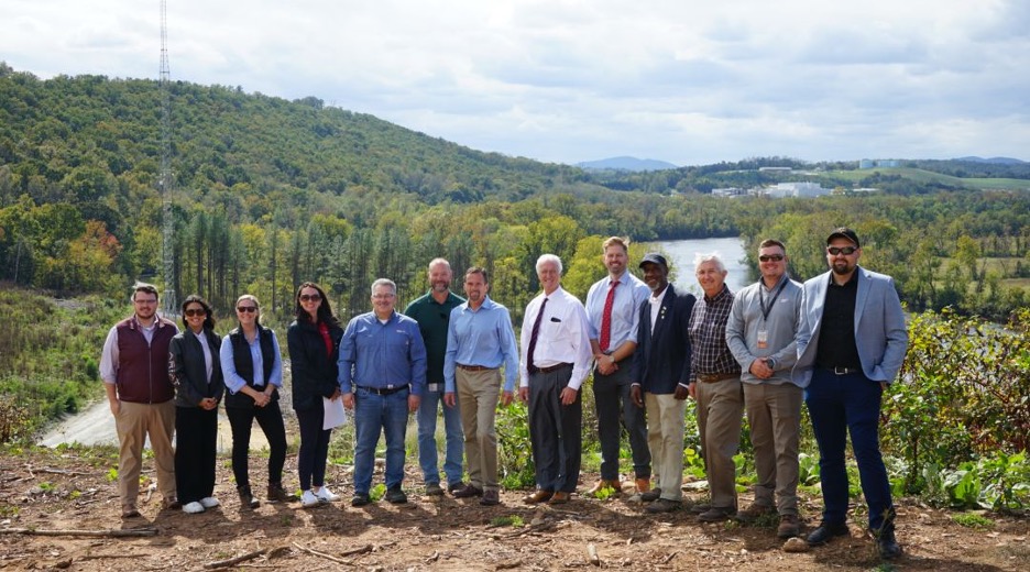APCo recently installed a meteorological tower and hosted the Lynchburg delegation and government officials from Campbell County, Appomattox County, Amherst County and the City of Lynchburg for a project update and site tour.